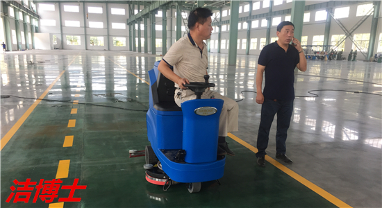 駕駛洗地機 駕駛洗地機