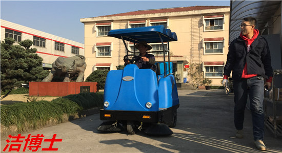 電動(dòng)掃地車(chē) 電動(dòng)掃地車(chē)